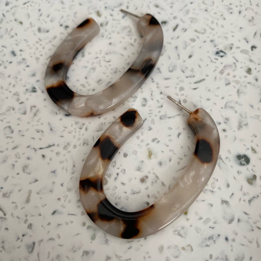 LAST PAIR | sale | madewell | oval hoop earrings - Picture 3 of 6